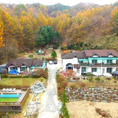 Pinearoma Pension Hongcheon Bagian luar foto