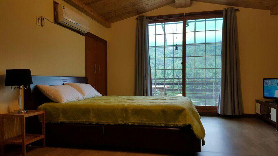 Pinearoma Pension Hongcheon Bagian luar foto